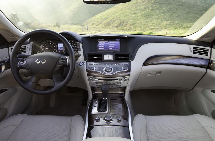  Infiniti M56 S 2010 года  (фото 24 из 34)